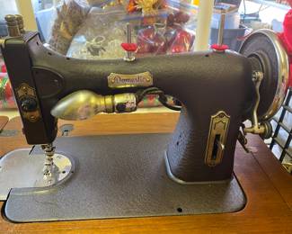 Garage- sewing machine - Domestic