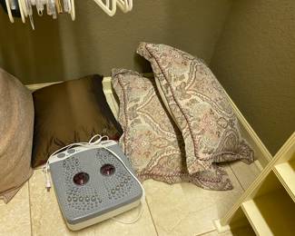 Pillows & foot massager