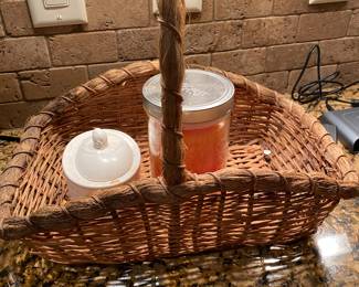 Kitchen - basket & candles