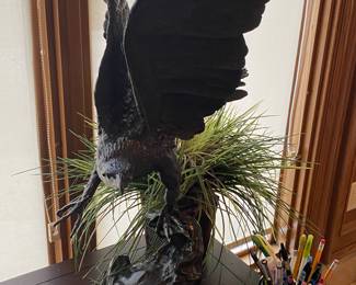 Eagle sculpture- very nice!