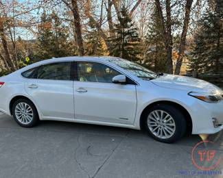2015 Toyota Avalon Hybrid Limited (49,000 Miles)