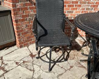 GENSUN Grand Terrace Pub Table with Woven Cast Aluminum Swivel Bar Stools