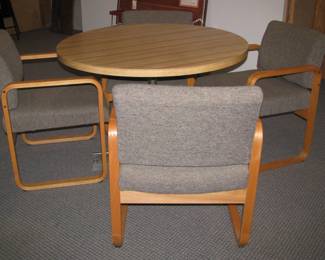 Table/chairs