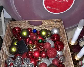 TONS Of Christmas Decor.....ALL $5 OR LESS! 