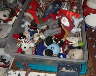 TONS Of Christmas Decor.....ALL $5 OR LESS! 