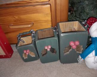 TONS Of Christmas Decor.....ALL $5 OR LESS! 