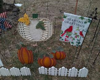 Assorted Outdoor Yard Signs & Decor ($10 OR LESS!)