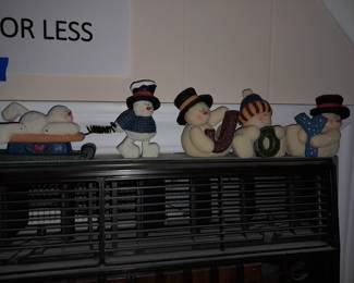 TONS Of Christmas Decor.....ALL $5 OR LESS! 