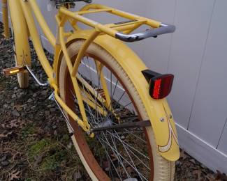 BEAUTIFUL PRACTICALLY BRAND NEW HUFFY "NEL LUSSO" BICYCLE W/ BASKET, CUP/PHONE HOLDER, & BACK RACK