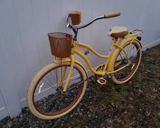 BEAUTIFUL PRACTICALLY BRAND NEW HUFFY "NEL LUSSO" BICYCLE W/ BASKET, CUP/PHONE HOLDER, & BACK RACK