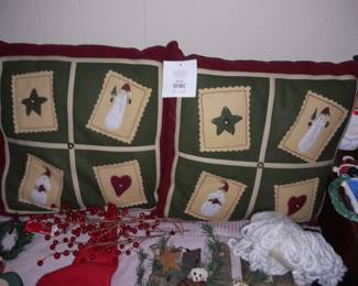 TONS Of Christmas Decor.....ALL $5 OR LESS! 