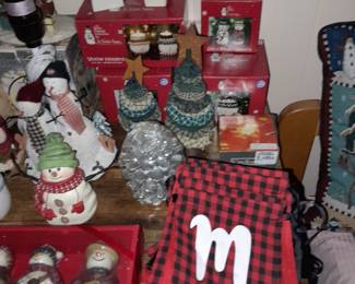 TONS Of Christmas Decor.....ALL $5 OR LESS! 