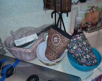 Assorted Kitchen Contents