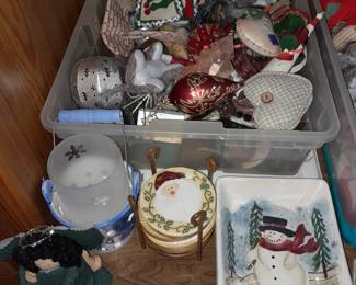 TONS Of Christmas Decor.....ALL $5 OR LESS! 