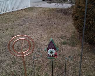 Assorted Outdoor Yard Signs & Decor ($10 OR LESS!)