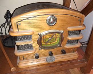 Thomas Wooden Radio