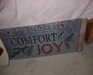 TONS Of Christmas Decor.....ALL $5 OR LESS! 