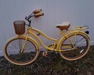 BEAUTIFUL PRACTICALLY BRAND NEW HUFFY "NEL LUSSO" BICYCLE W/ BASKET, CUP/PHONE HOLDER, & BACK RACK