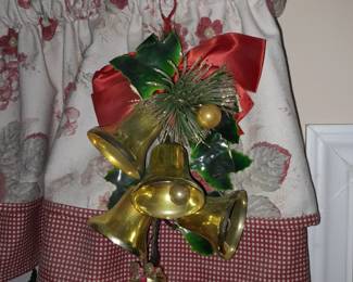 TONS Of Christmas Decor.....ALL $5 OR LESS! 