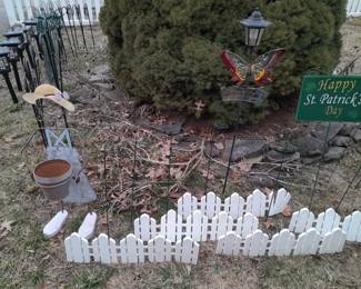 Assorted Outdoor Yard Signs & Decor ($10 OR LESS!)