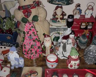 TONS Of Christmas Decor.....ALL $5 OR LESS! 