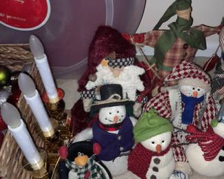 TONS Of Christmas Decor.....ALL $5 OR LESS! 