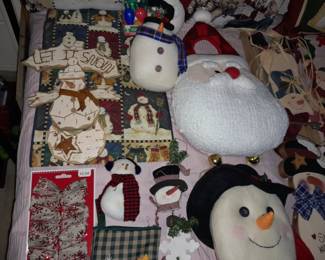 TONS Of Christmas Decor.....ALL $5 OR LESS! 