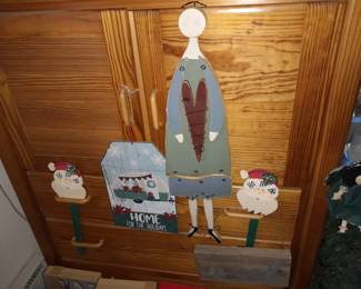 TONS Of Christmas Decor.....ALL $5 OR LESS! 