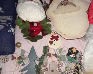 TONS Of Christmas Decor.....ALL $5 OR LESS! 