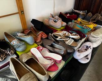 Womens Shoes,  New/Slightly Worn,  Size 11