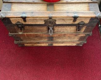 Steamer trunk 