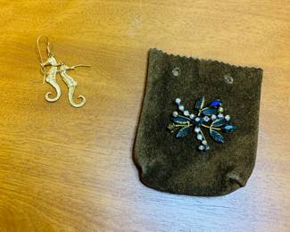 SOLID 14K YELLOW GOLD SEAHORSE EARRINGS