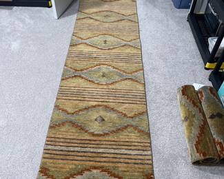 100% PLUSH WOOL HALLWAY RUNNER 