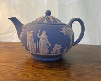 VINTAGE WEDGEWOOD TEA POT