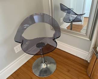 VINTAGE 1970'S LUCITE CHAIR 