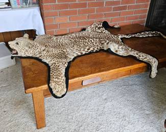 Large oak coffee table with 2 drawers