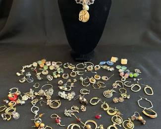 Amazing Costume Jewelry Collection Golden 