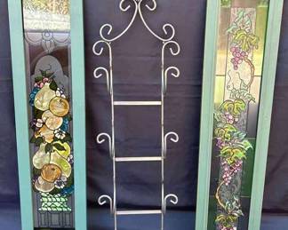 Nice Glas Wall Decoration and Bottle Holder 