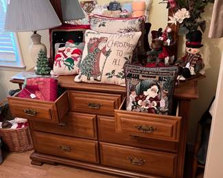 Broyhill 7 Drawer Dresser