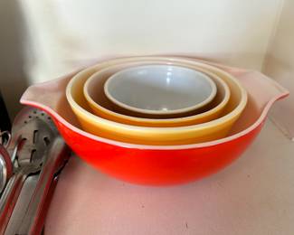 Mismatched Pyrex bowls