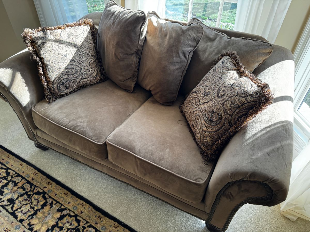 Spectacular Leawood Estate Sale in 1.1M Highlands... starts on 3/14/2024