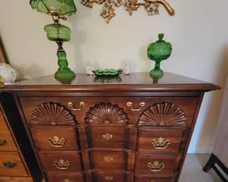 Vintage Cherry Goddard Style 4 Drawer Chest with Shell Motif