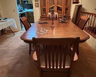 Beautiful dining table and China cabinet. 