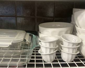 Pyrex; bowls