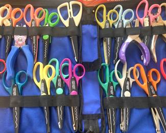 Scrapbooking scissors