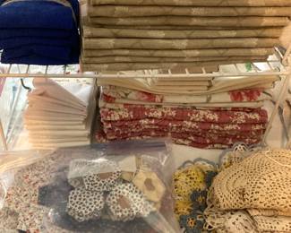 Placemats, napkins, and doilies