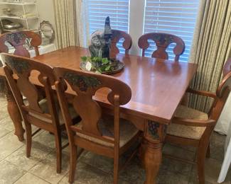 Dining table & 6 chairs