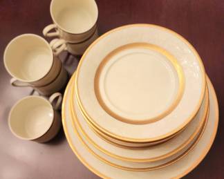 Mikasa Antique Lace L5531