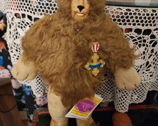 The Wizard of OZ cowardly lion collectable
