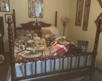 Lillian Russel queen size bed